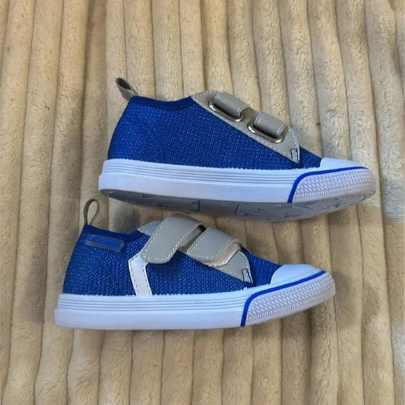 Big Bang - NWOT - velcro closing sneakers/runners. Size 6 - Picture 3 of 8